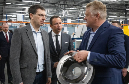 Игорь Щёголев в городе Киржач - Игорь Щёголев и губернатор Владимирской области Александр Авдеев посетили торгово-производственный холдинг «Русклимат» в городе Киржач.